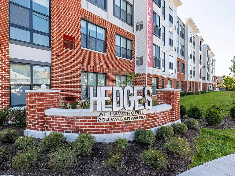 Hedges at Hawthorne — Photo 6