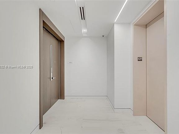 5th image of 300 Biscayne Boulevard Way #4203