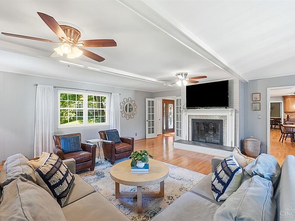 4th image of 2899 Saddleback Dr