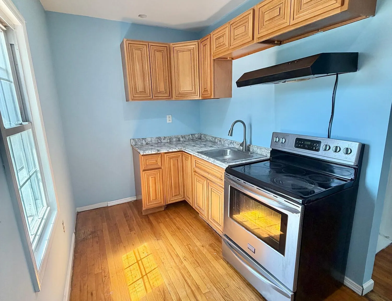 4 bed, 2214 sqft, $3,200 — Photo 3