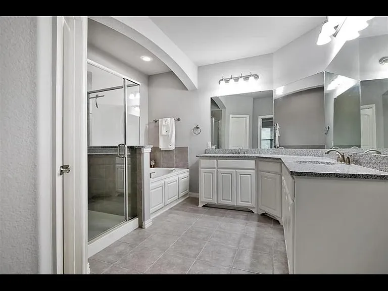 4225 Blackjack Oak Dr — Photo 17