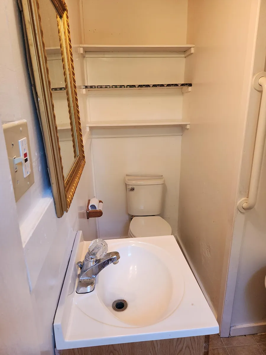 Bathroom - Morrison St