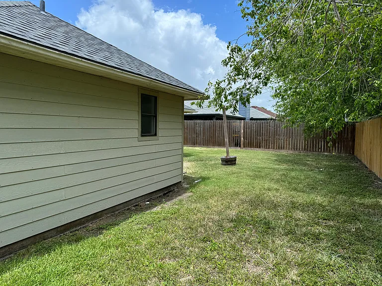 2842 Quebec Dr — Photo 29
