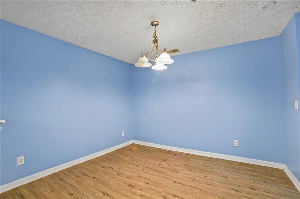 3 bed, 2.0 bath, 1292 sqft, $1,800 — Photo 3