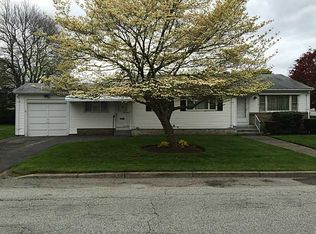 15 Benjamin Dr, North Providence, RI 02904