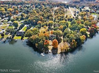 2045 E Wardlow Rd, Highland, MI 48356