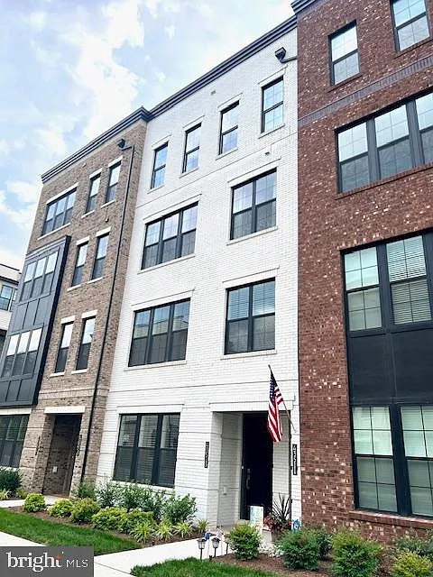 Metro Walk Flats/Lifts Condo — Photo 2