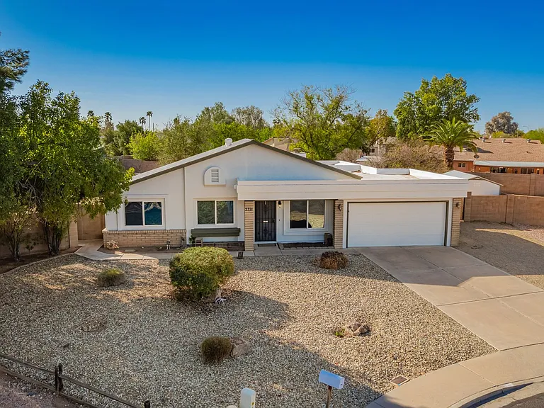 2321 E Enid Cir — Photo 4