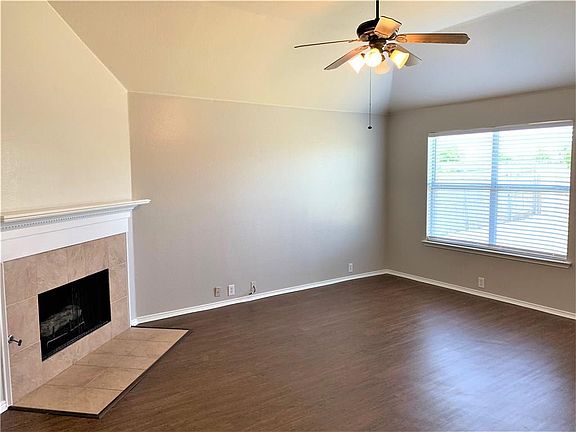 4th image of 1105 Mule Deer Dr