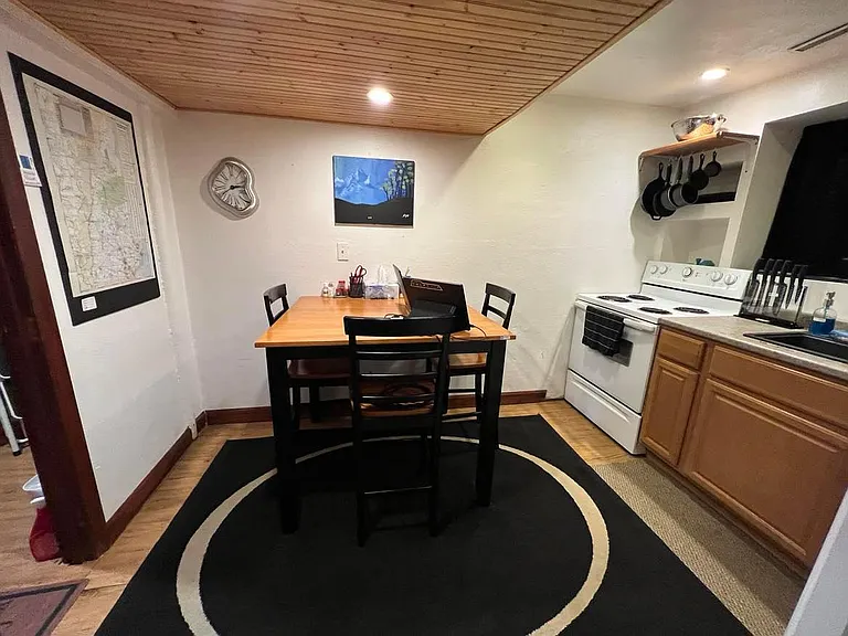 9 Putney Cir — Photo 5