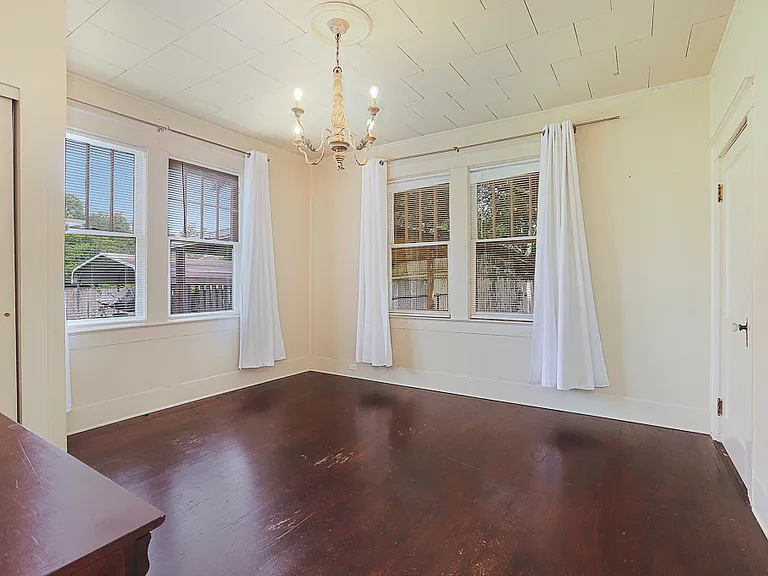 610 Avenue B — Photo 13