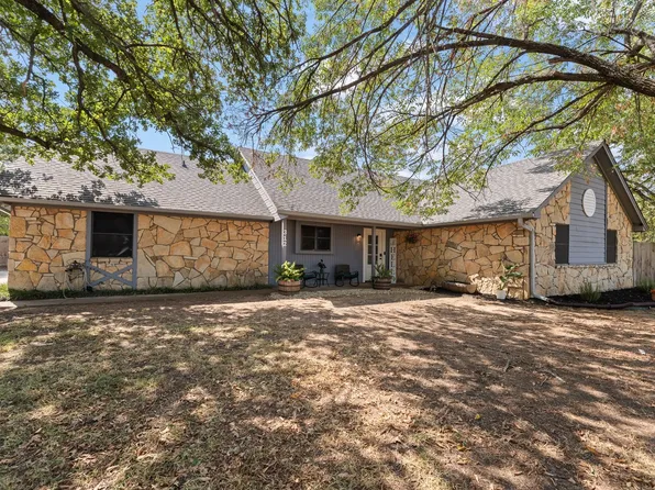312 Trailwood Dr, Joshua, TX 76058