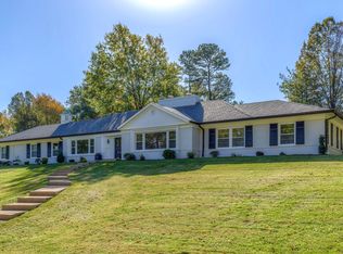 8 Country Aire Dr, Saint Louis, MO 63131