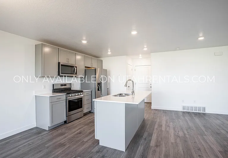 1864 S 460 W — Photo 9