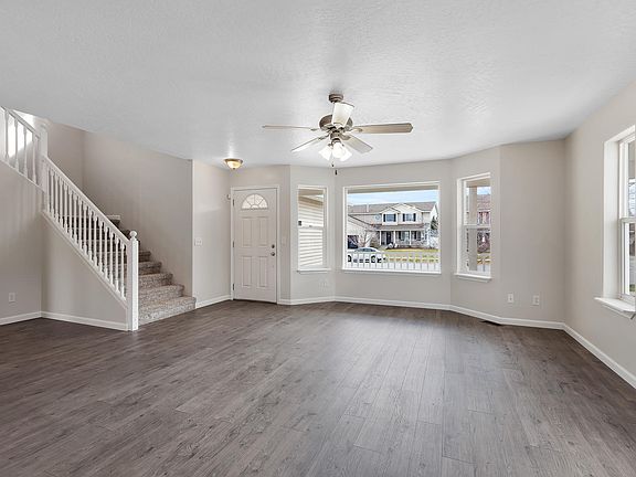4th image of 2804 W Thorndale Loop