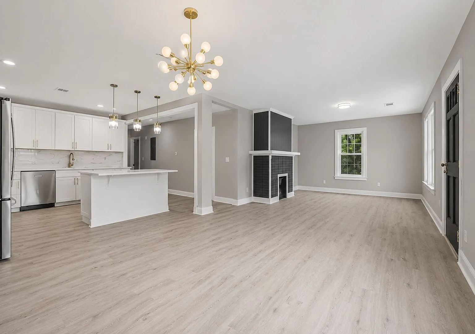 Move In by 8/15 & Save $500 OFF August Rent Fully Renovated Gem — Photo 4