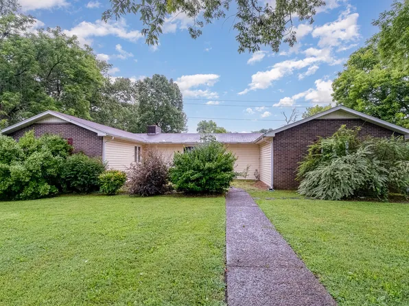 1700 Wildwood Dr, Shelbyville, TN 37160