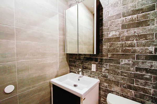 Rented by TheRealEstateCompany.com LLC | media 21