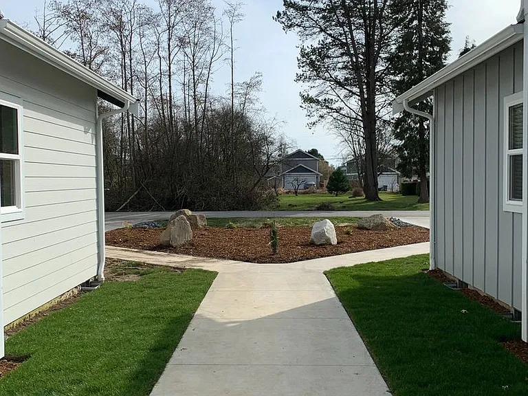 668 E St — Photo 36