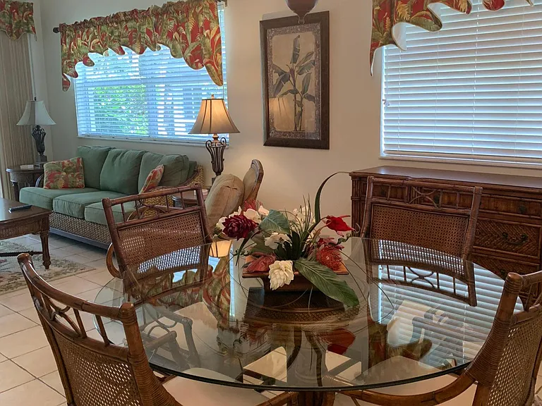 Livingroom/dining combo