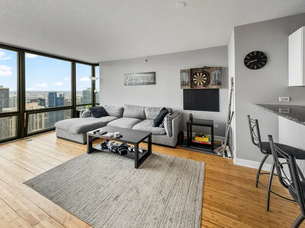 2 E Erie St, Chicago, IL