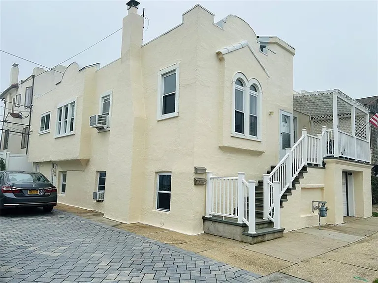 105 Mitchell Ave #UPPER — Photo 2