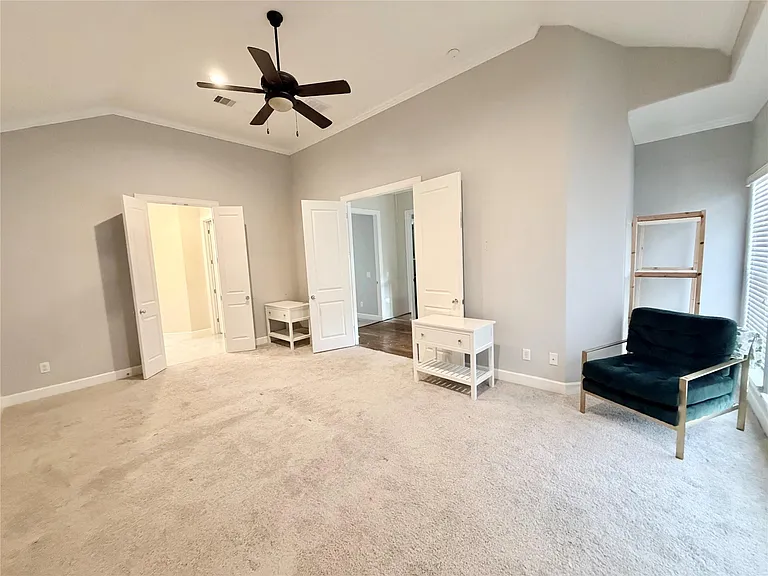 606 Knox St — Photo 12