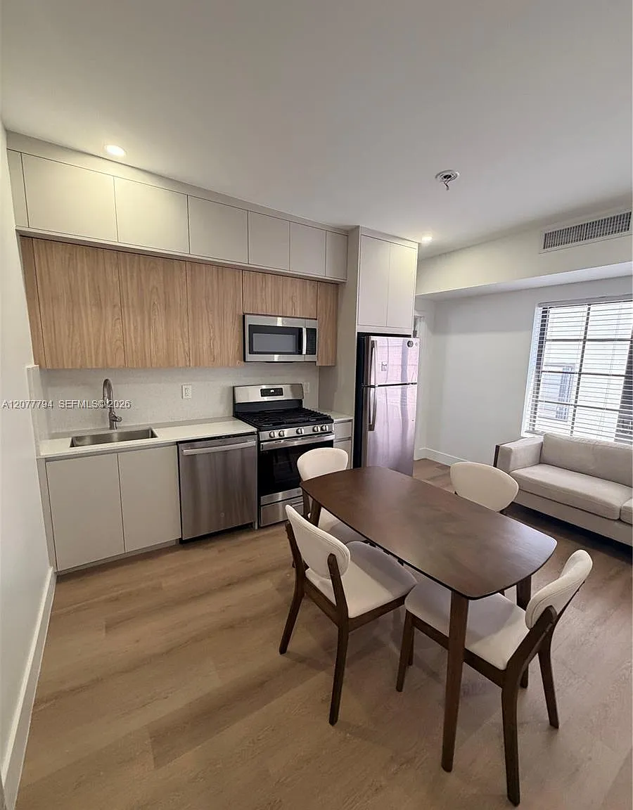 Polo Condo — Photo 1