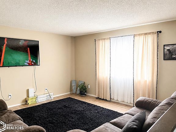 4th image of 403 S Fillmore St