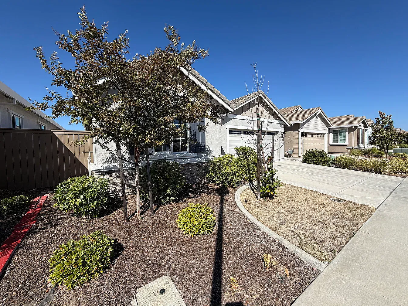 3 bed, 1203 sqft, $2,900 — Photo 3
