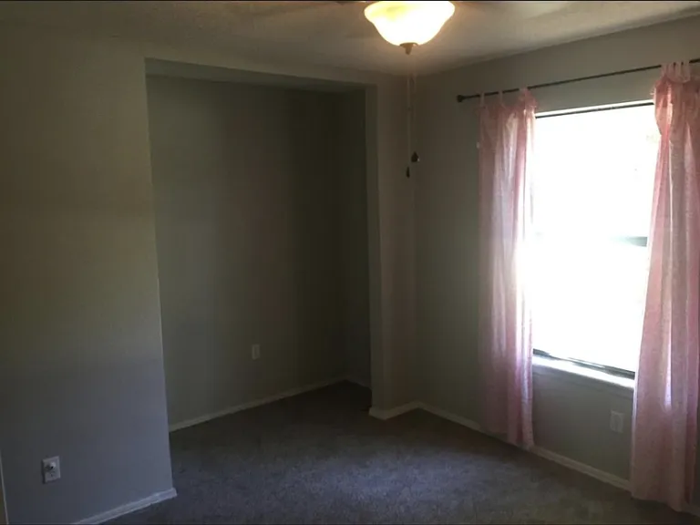 724 W Commercial St — Photo 4