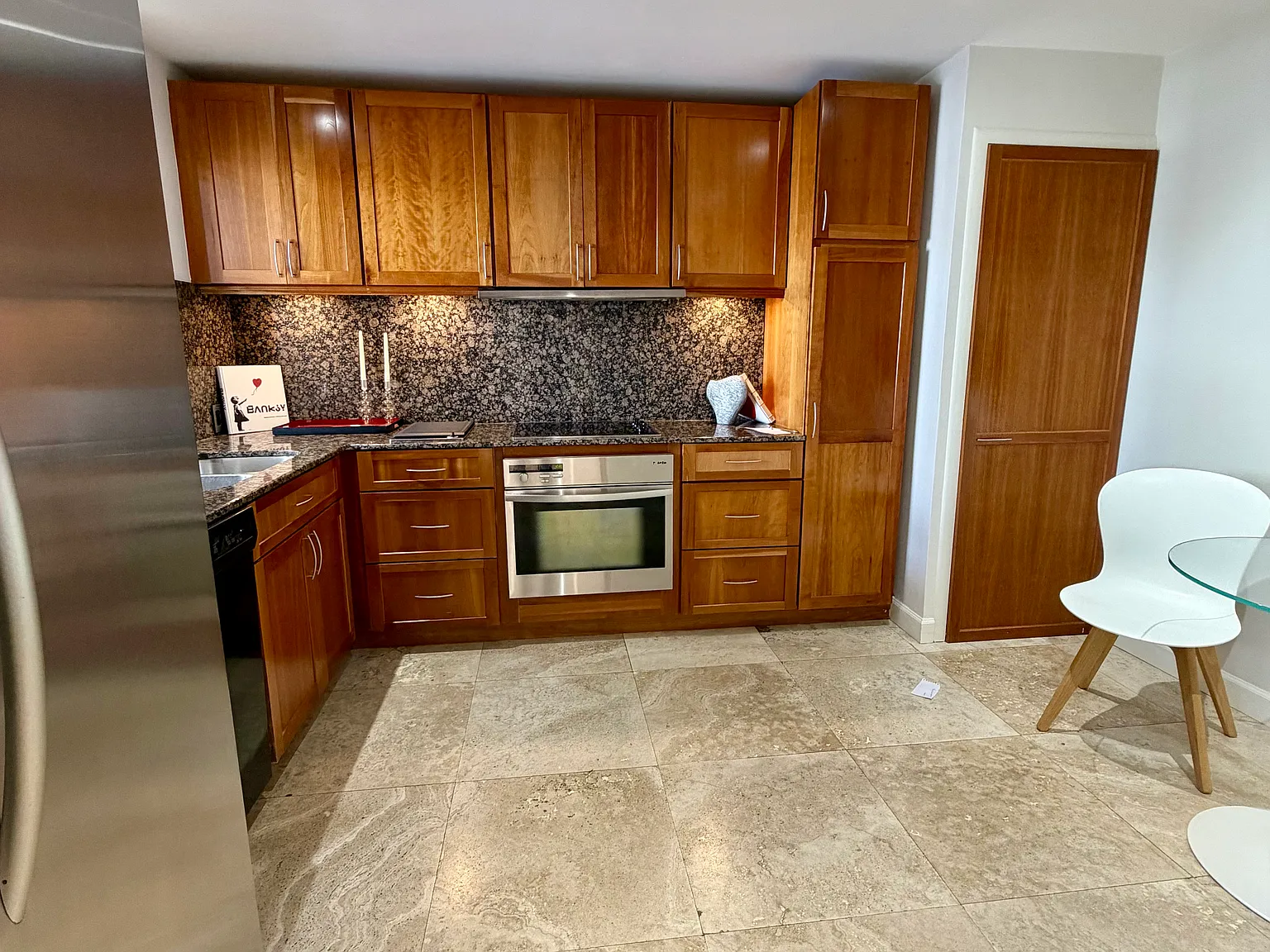 3 bed, 1880 sqft, $8,000 — Photo 4