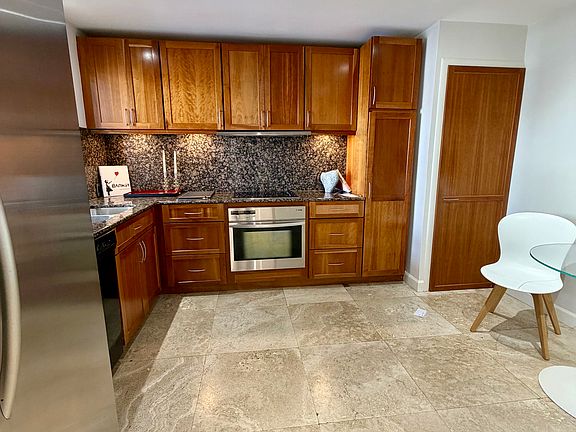 4th image of 1925 Brickell Ave #Penthouse