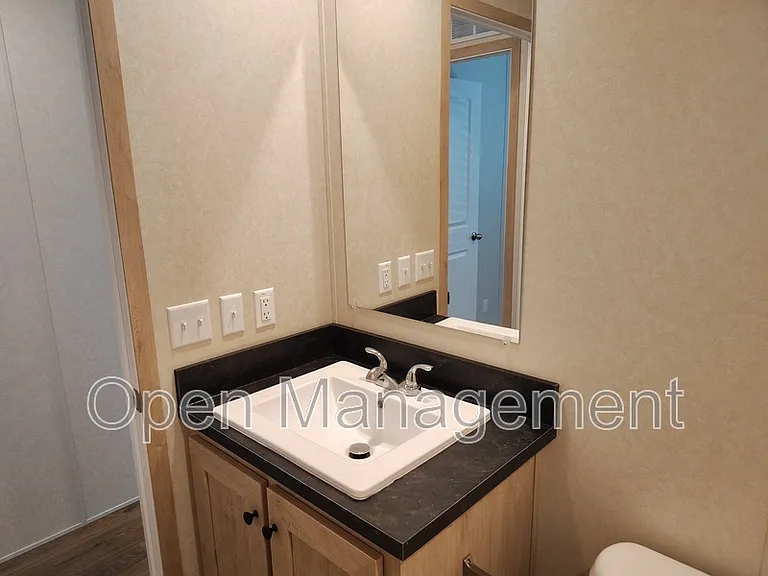 40 Erin Ln #140 — Photo 6