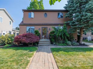 15 Airway Dr, Bellmore, NY 11710