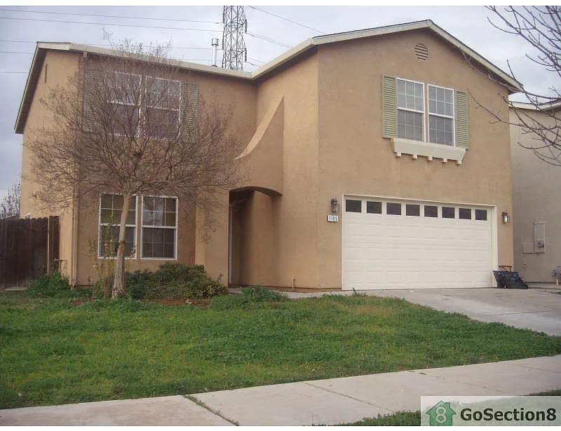 1195 Crescent Dr photo 1