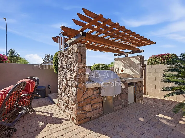 8629 W Echo Ln — Photo 2