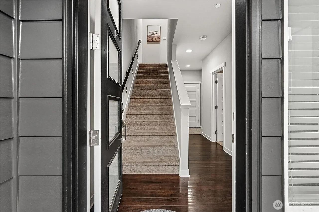 3 bed, 3.5 bath, 2027 sqft, $3,395 — Photo 4