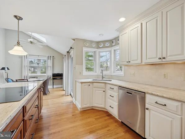 665 Heatherton Ln, West Chester, PA 19380