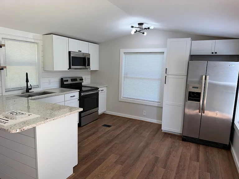 1435 Landmark Rd — Photo 3