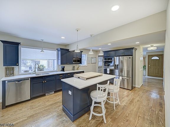 4th image of 15 Glassboro Rd