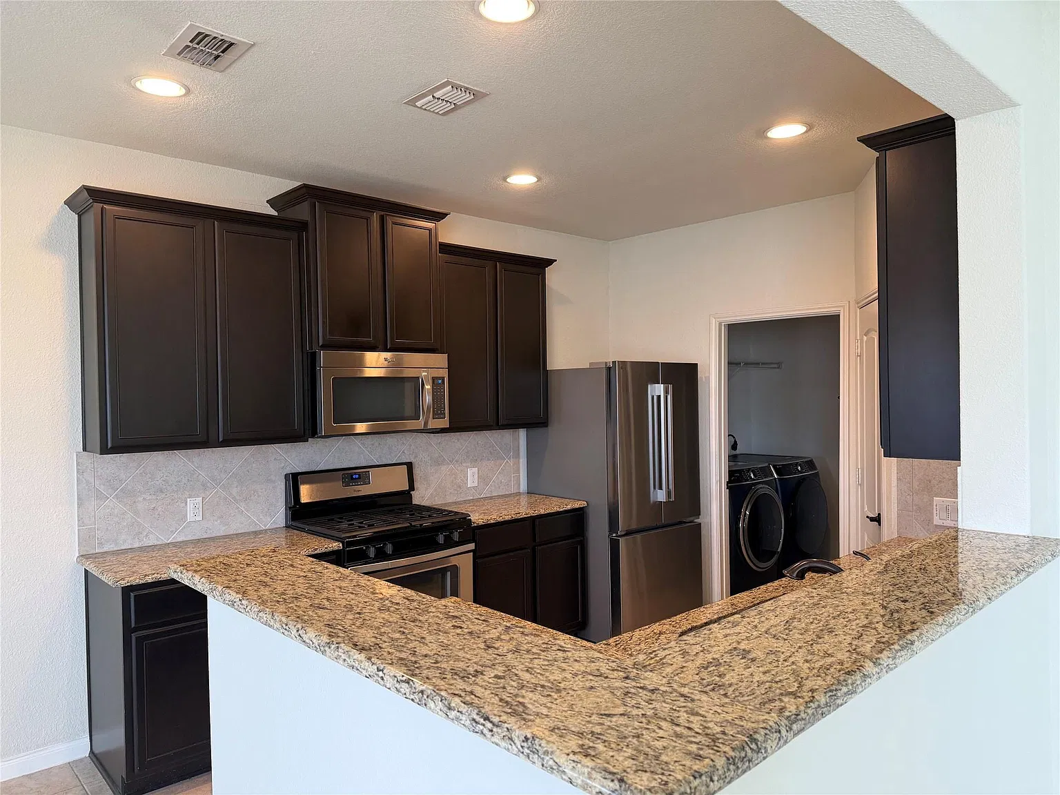 4 bed, 2236 sqft, $2,200 — Photo 4