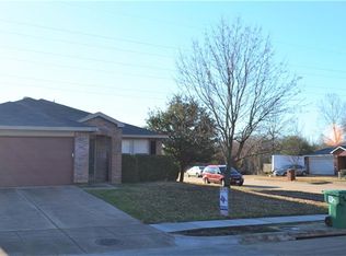 8821 Swan Park Dr, Denton, TX 76210