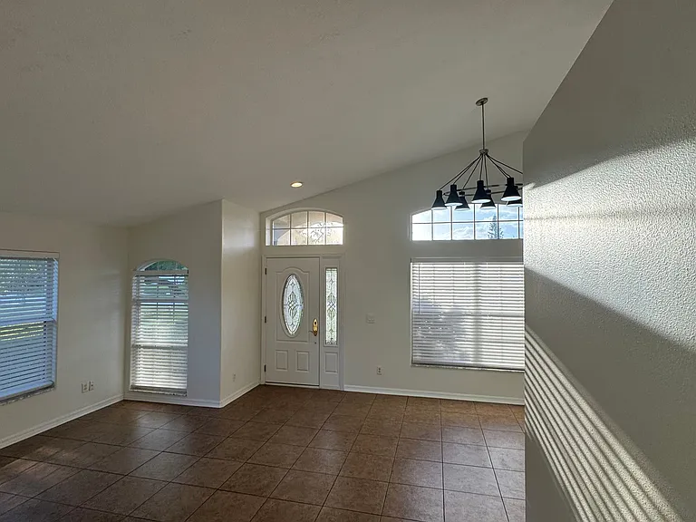 1823 Ashton Dr E — Photo 8