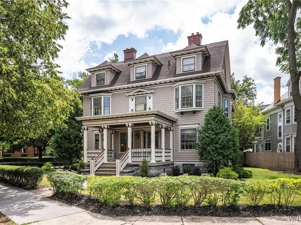 33 Colonial Cir, Buffalo, NY 14222