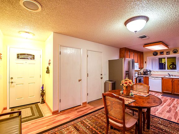 4th image of 209 Columbia Dr