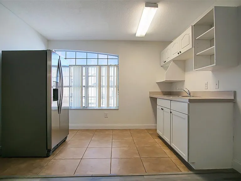 526 Caribbean Dr — Photo 2