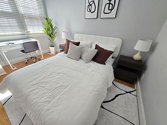 4th image of 709 Pine St #202