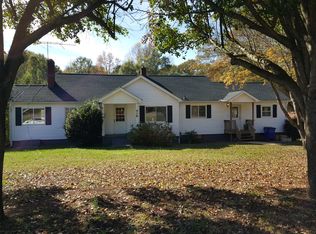 418 Syphrit Rd, Wellford, SC 29385