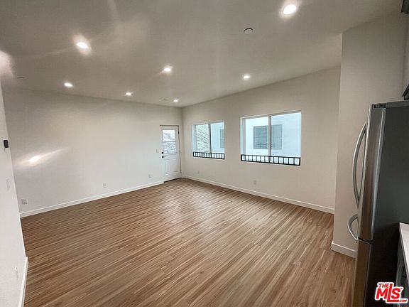5th image of 4017 Montclair St #4019